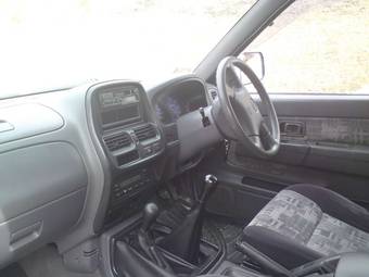 2000 Nissan Datsun Photos