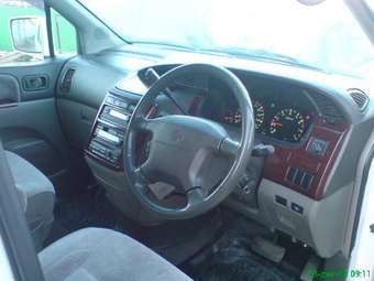 1997 Nissan Elgrand Photos