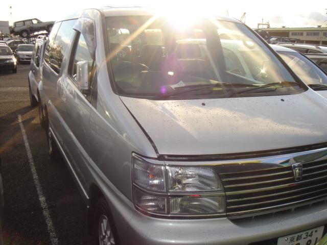 1998 Nissan Elgrand Photos