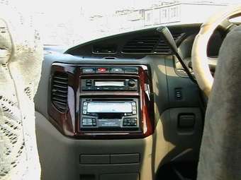 1998 Nissan Elgrand Images