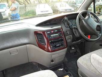 1998 Nissan Elgrand Pictures