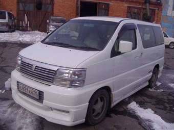 1998 Nissan Elgrand Photos