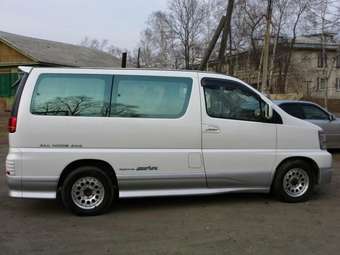 1998 Nissan Elgrand Photos