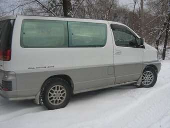 1998 Nissan Elgrand Photos