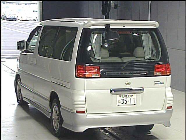 1999 Nissan Elgrand Pictures