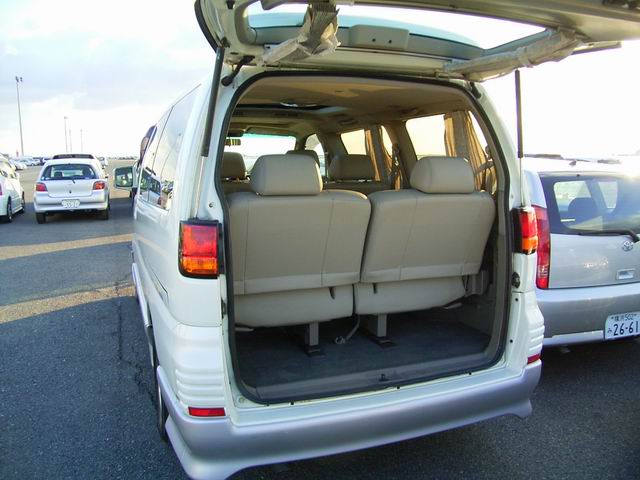 1999 Nissan Elgrand Images