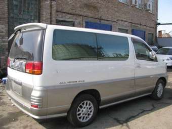 1999 Nissan Elgrand Photos