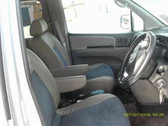 1999 Nissan Elgrand Pictures