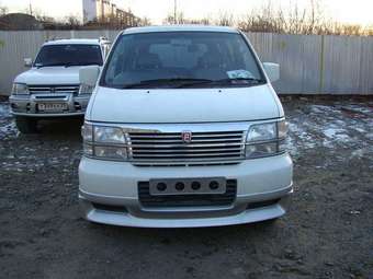 1999 Nissan Elgrand Images