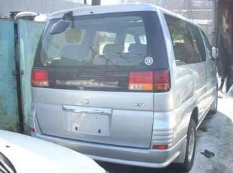 1999 Nissan Elgrand Images