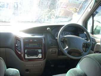 1999 Nissan Elgrand Pictures