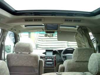 1999 Nissan Elgrand Photos