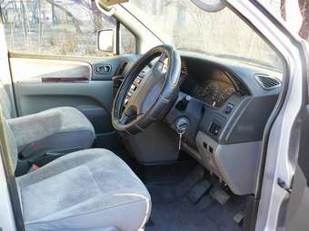 1999 Nissan Elgrand Pictures