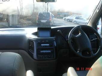 1999 Nissan Elgrand Pictures