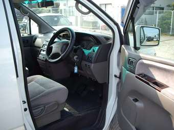 1999 Nissan Elgrand Photos