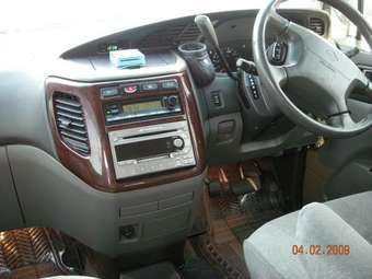 1999 Nissan Elgrand Pictures