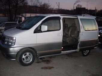1999 Nissan Elgrand Pictures