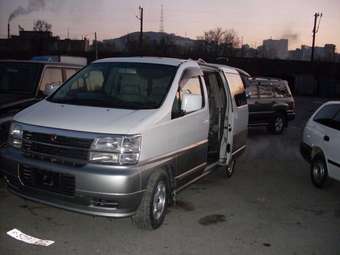 1999 Nissan Elgrand Pictures