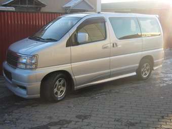 1999 Nissan Elgrand Photos