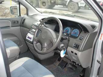 1999 Nissan Elgrand Pictures