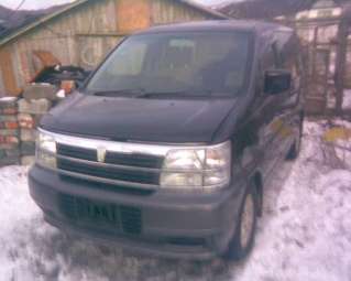 1999 Nissan Elgrand Photos