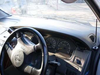 1999 Nissan Elgrand Pictures