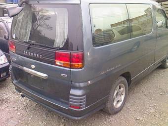 1999 Nissan Elgrand Photos