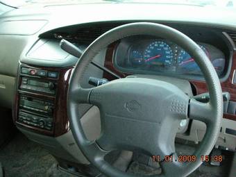 1999 Nissan Elgrand Photos
