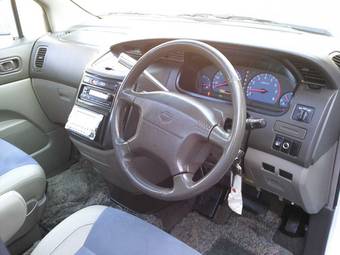 1999 Nissan Elgrand Photos