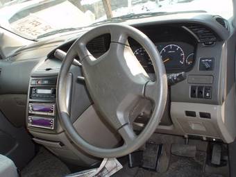 1999 Nissan Elgrand Photos