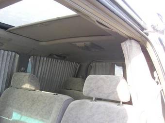 1999 Nissan Elgrand Photos