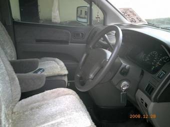 1999 Nissan Elgrand Photos