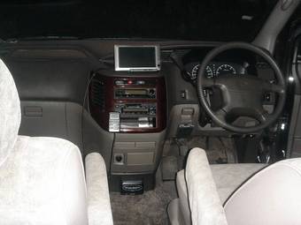 1999 Nissan Elgrand Pictures