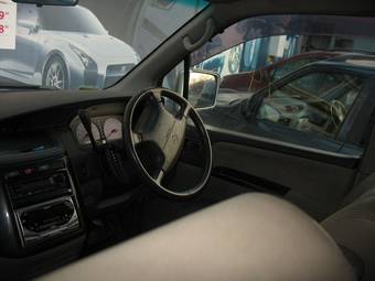 1999 Nissan Elgrand Images