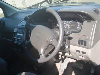 1999 Nissan Elgrand Pictures