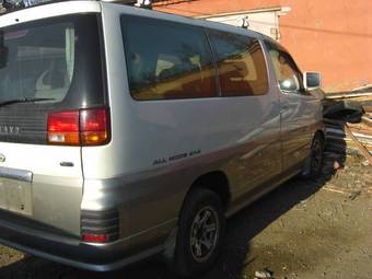 1999 Nissan Elgrand Pictures