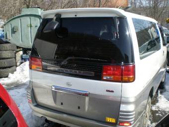 1999 Nissan Elgrand Pictures