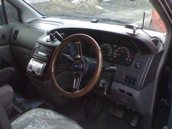 1999 Nissan Elgrand Photos