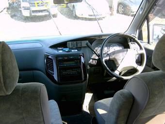 1999 Nissan Elgrand Pictures