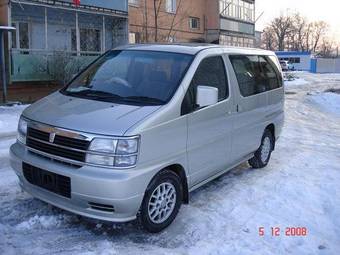 1999 Nissan Elgrand Photos