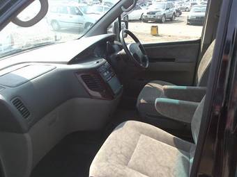 1999 Nissan Elgrand Images