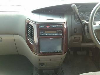 1999 Nissan Elgrand Photos
