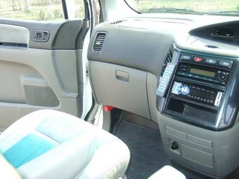 1999 Nissan Elgrand Photos