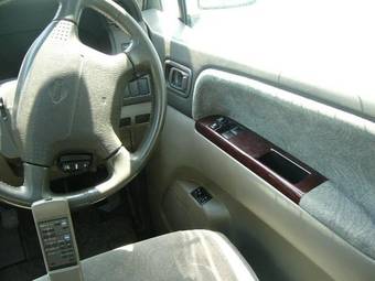 1999 Nissan Elgrand Pictures
