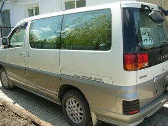 1999 Nissan Elgrand Pictures