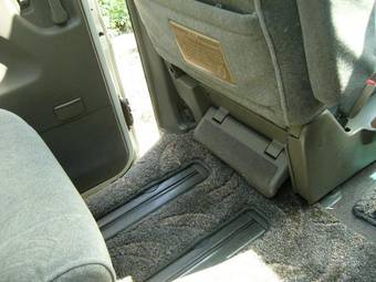1999 Nissan Elgrand Images