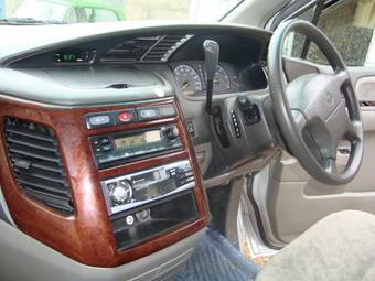 1999 Nissan Elgrand Photos