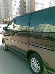 1999 Nissan Elgrand Pictures