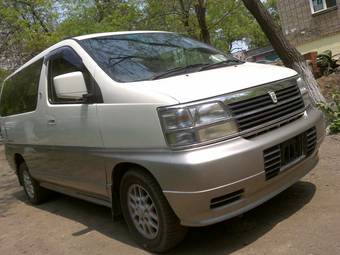 1999 Nissan Elgrand Photos