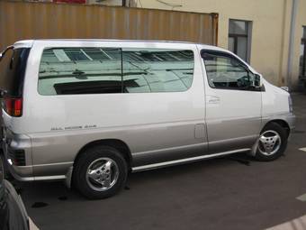 1999 Nissan Elgrand Photos